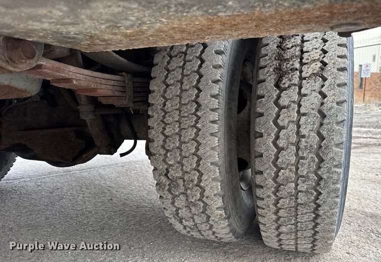 image for item EF2411 1997 Ford F450 Super Duty bucket truck