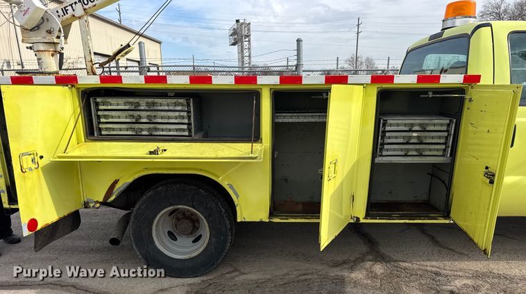 image for item EF2414 2001 Ford F350 Super Duty utility bed pickup truck