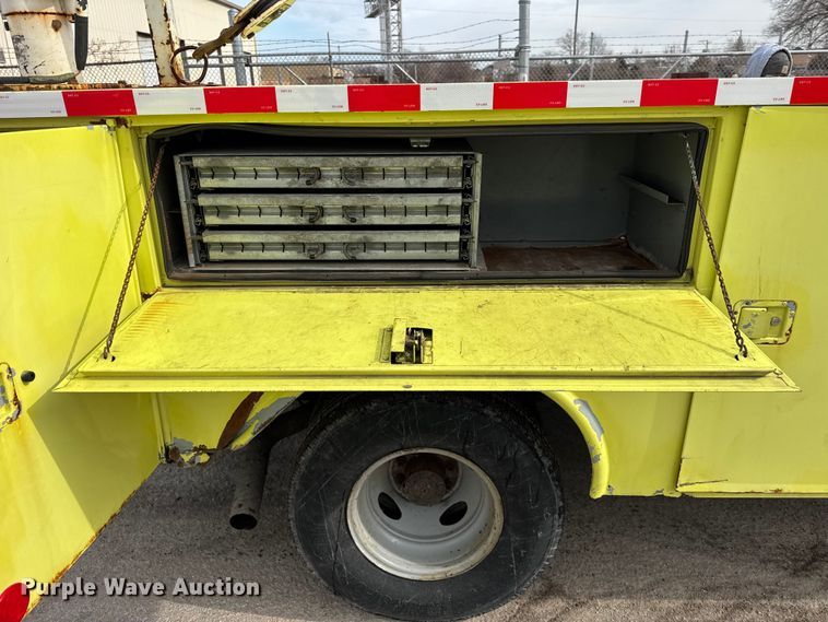 image for item EF2414 2001 Ford F350 Super Duty utility bed pickup truck