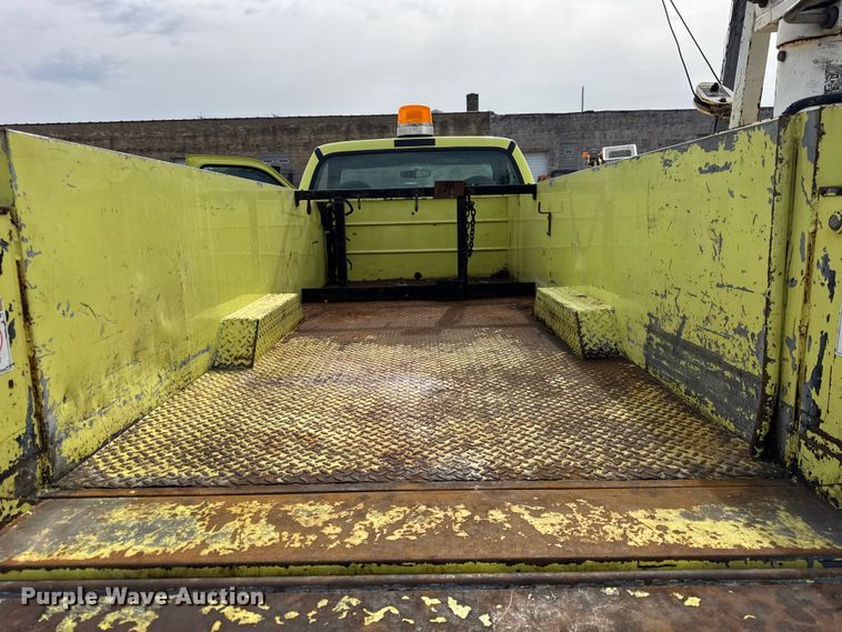 image for item EF2414 2001 Ford F350 Super Duty utility bed pickup truck