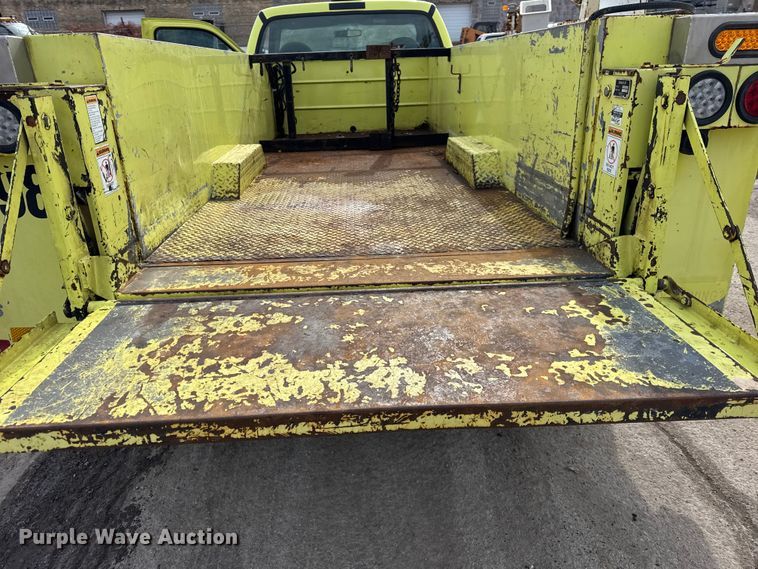 image for item EF2414 2001 Ford F350 Super Duty utility bed pickup truck