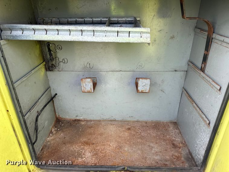 image for item EF2414 2001 Ford F350 Super Duty utility bed pickup truck