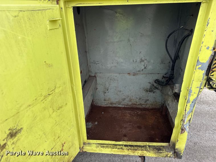 image for item EF2414 2001 Ford F350 Super Duty utility bed pickup truck