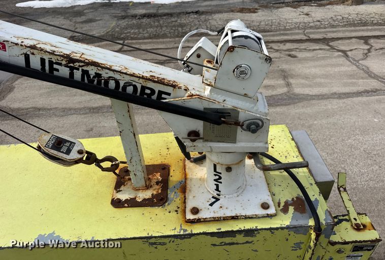 image for item EF2414 2001 Ford F350 Super Duty utility bed pickup truck