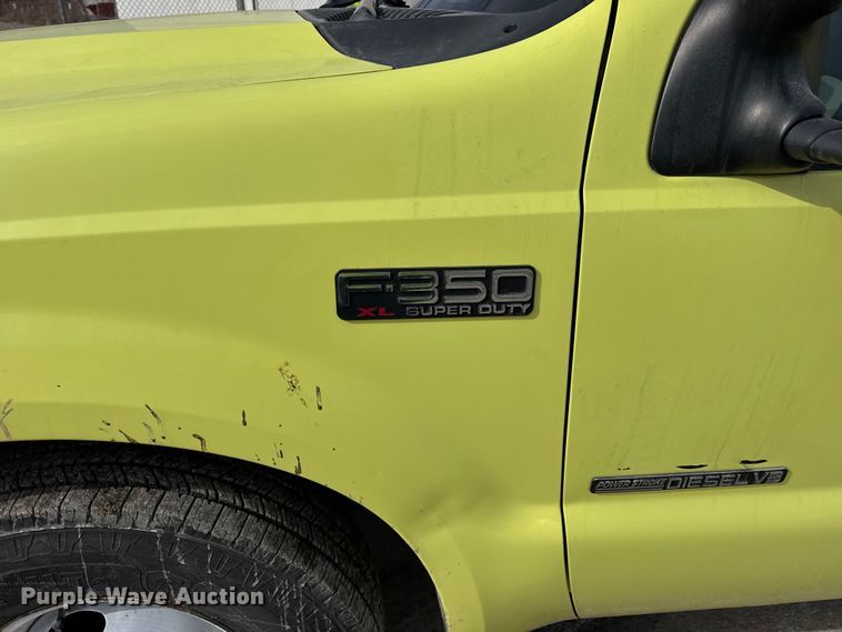 image for item EF2414 2001 Ford F350 Super Duty utility bed pickup truck