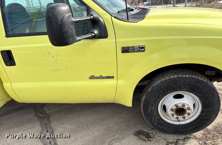 image for item EF2414 2001 Ford F350 Super Duty utility bed pickup truck