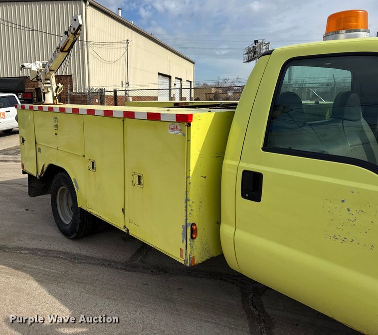 image for item EF2414 2001 Ford F350 Super Duty utility bed pickup truck