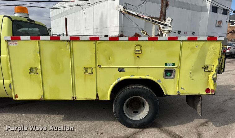 image for item EF2414 2001 Ford F350 Super Duty utility bed pickup truck