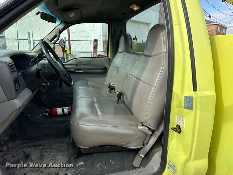 image for item EF2414 2001 Ford F350 Super Duty utility bed pickup truck