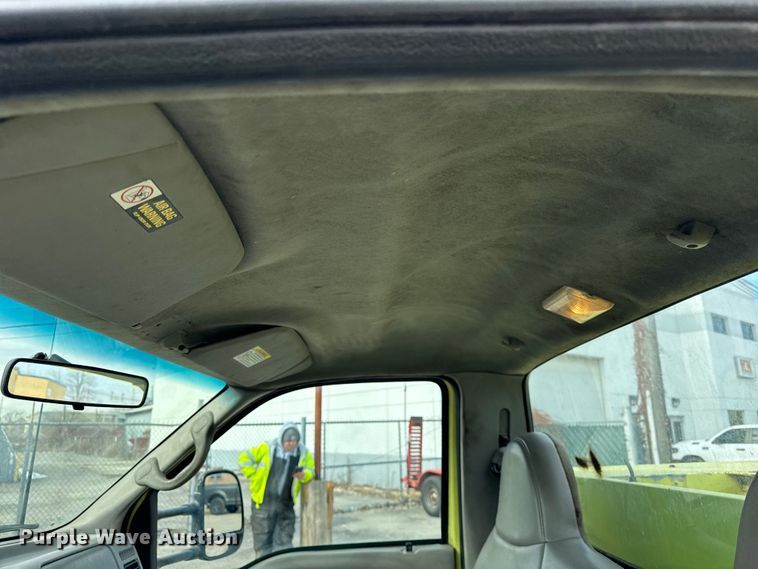 image for item EF2414 2001 Ford F350 Super Duty utility bed pickup truck