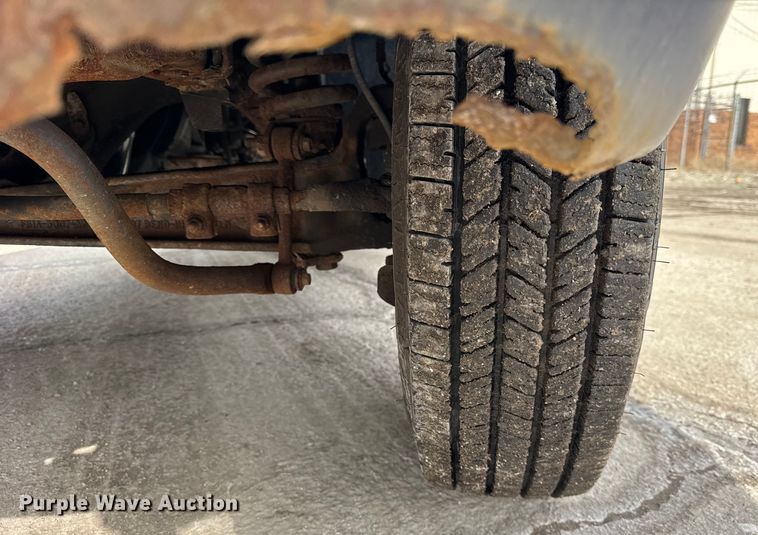 image for item EF2414 2001 Ford F350 Super Duty utility bed pickup truck