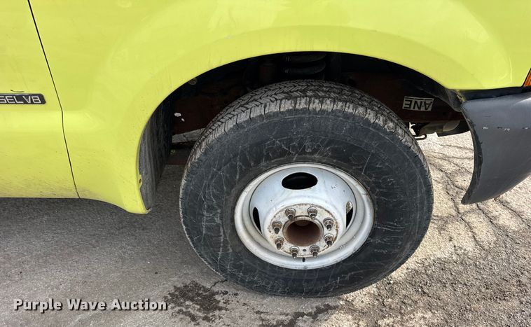 image for item EF2414 2001 Ford F350 Super Duty utility bed pickup truck