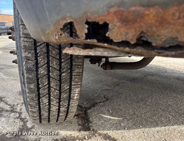 image for item EF2414 2001 Ford F350 Super Duty utility bed pickup truck