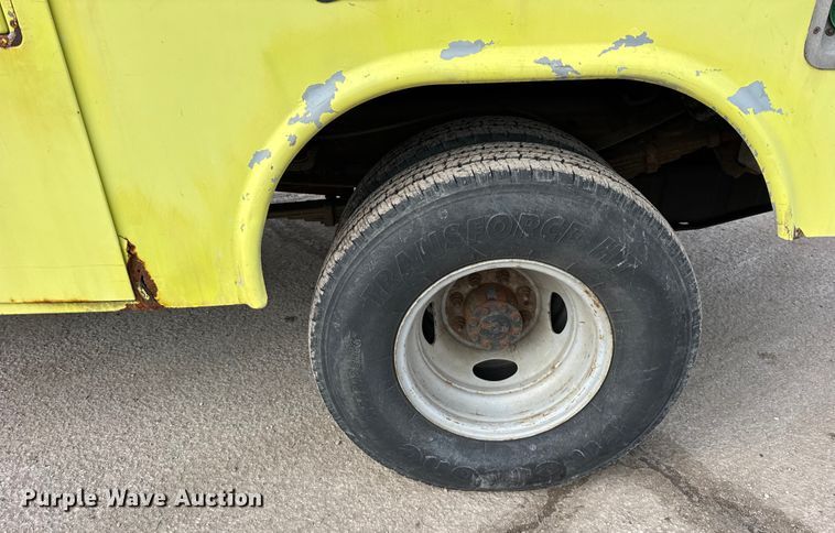 image for item EF2414 2001 Ford F350 Super Duty utility bed pickup truck