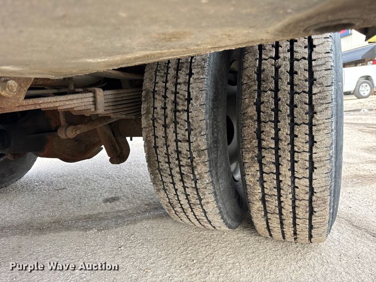 image for item EF2414 2001 Ford F350 Super Duty utility bed pickup truck