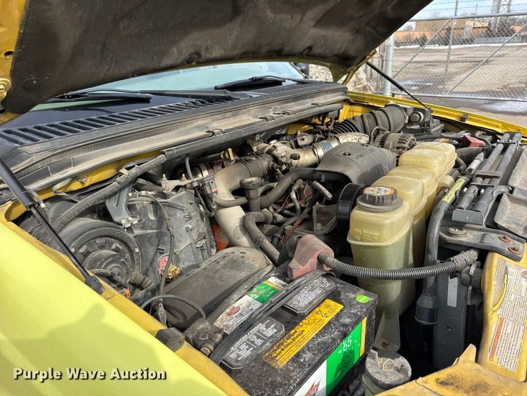 image for item EF2414 2001 Ford F350 Super Duty utility bed pickup truck