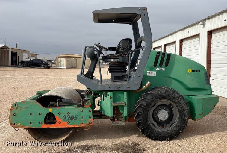 image for item EF6322 Hamm 3205 single drum vibratory roller