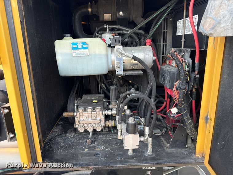 image for item EG1879 2025 Vermeer V500LE vacuum excavator