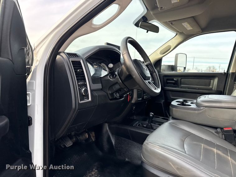 image for item EG2010 2014 RAM 5500HD utility / service truck