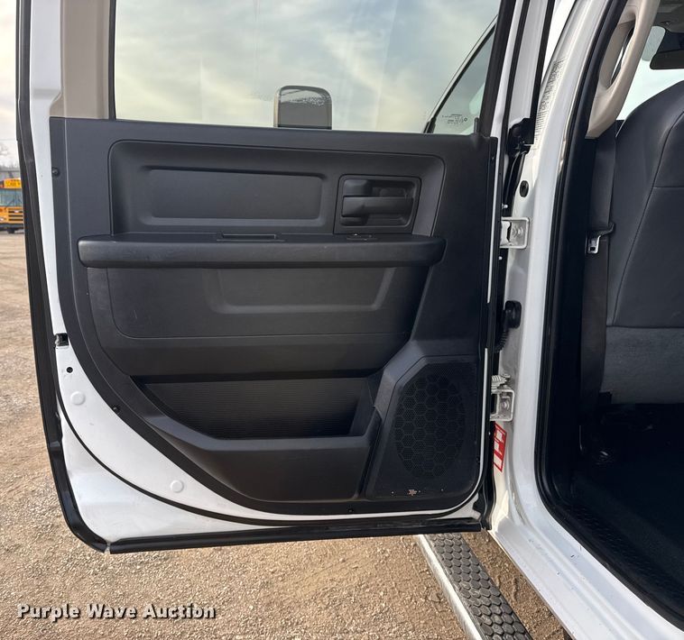 image for item EG2010 2014 RAM 5500HD utility / service truck