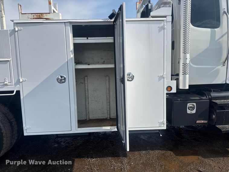 image for item EG2020 2012 Freightliner Business Class M2 crane truck