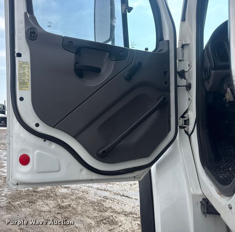 image for item EG2020 2012 Freightliner Business Class M2 crane truck