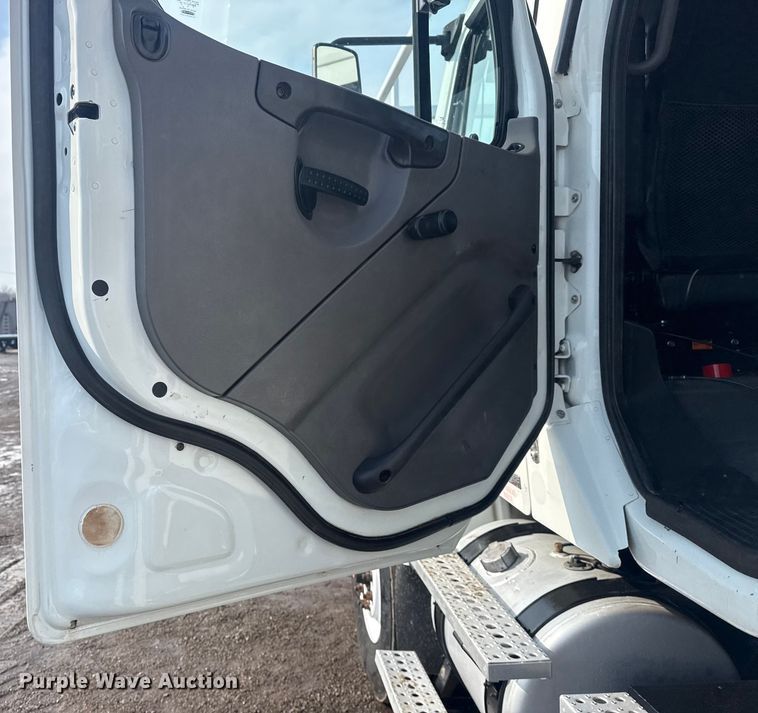 image for item EG2022 2010 Freightliner Business Class M2 Crew Cab crane truck