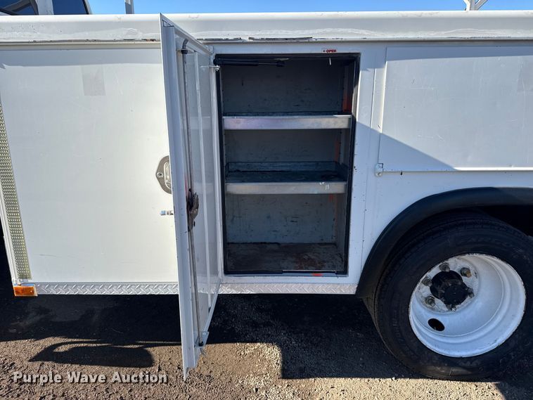 image for item EG2058 2003 Chevrolet W5500 utility / service truck