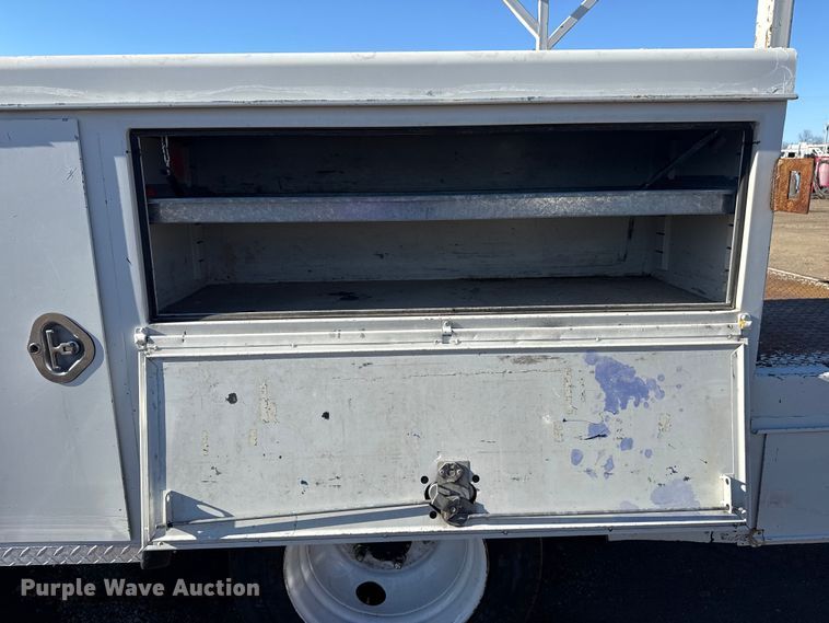 image for item EG2058 2003 Chevrolet W5500 utility / service truck