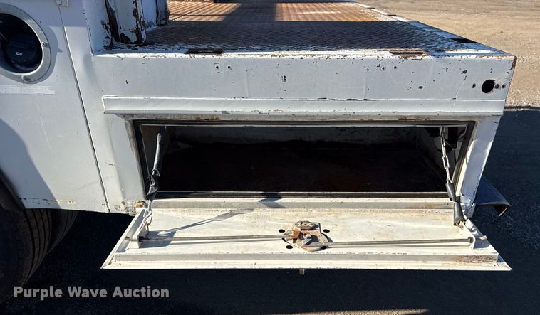 image for item EG2058 2003 Chevrolet W5500 utility / service truck