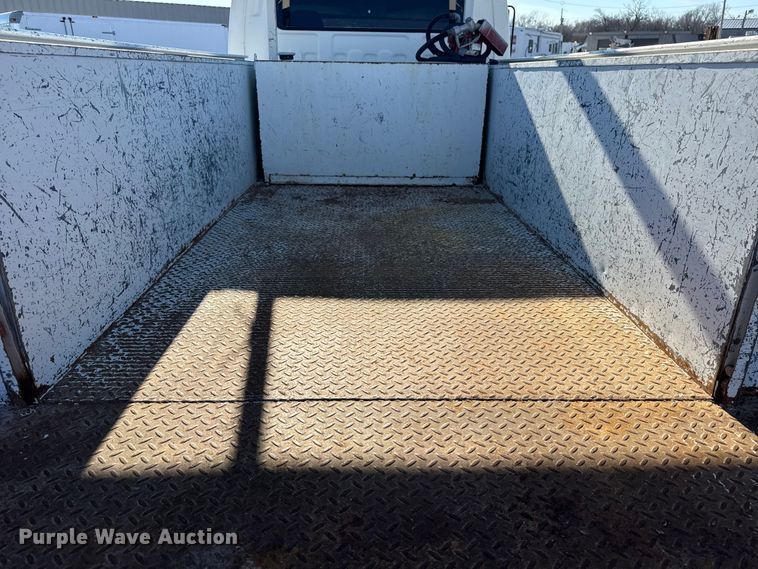 image for item EG2058 2003 Chevrolet W5500 utility / service truck