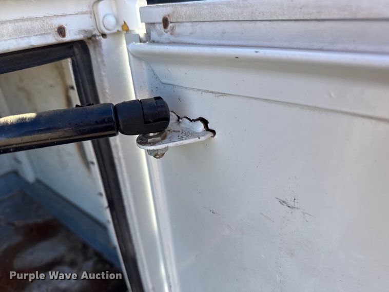 image for item EG2058 2003 Chevrolet W5500 utility / service truck