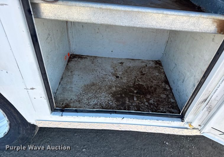 image for item EG2058 2003 Chevrolet W5500 utility / service truck