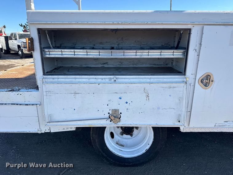 image for item EG2058 2003 Chevrolet W5500 utility / service truck