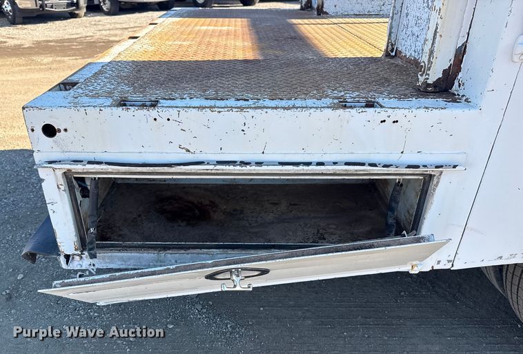 image for item EG2058 2003 Chevrolet W5500 utility / service truck