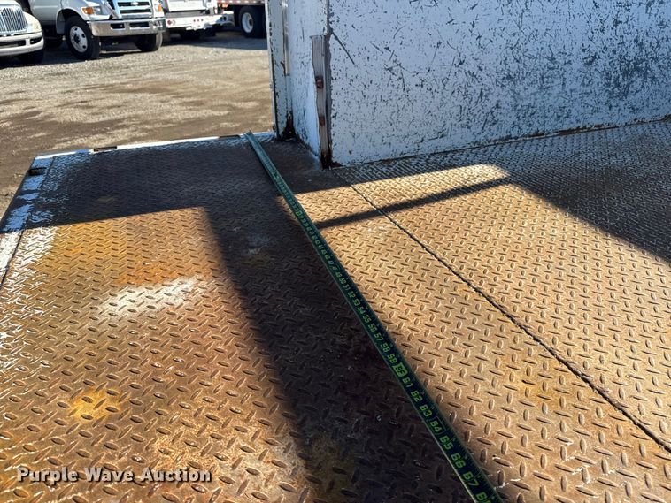 image for item EG2058 2003 Chevrolet W5500 utility / service truck