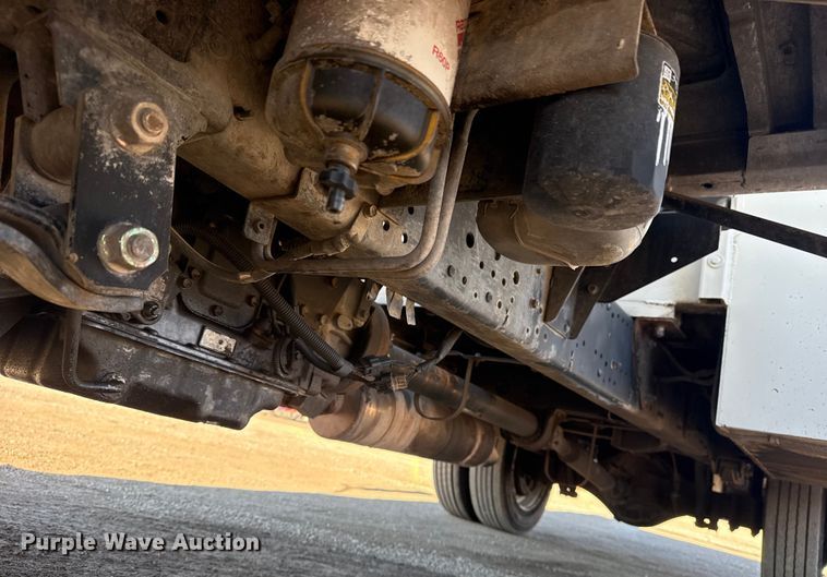 image for item EG2058 2003 Chevrolet W5500 utility / service truck