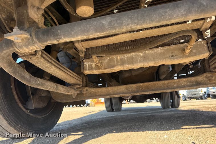 image for item EG2058 2003 Chevrolet W5500 utility / service truck