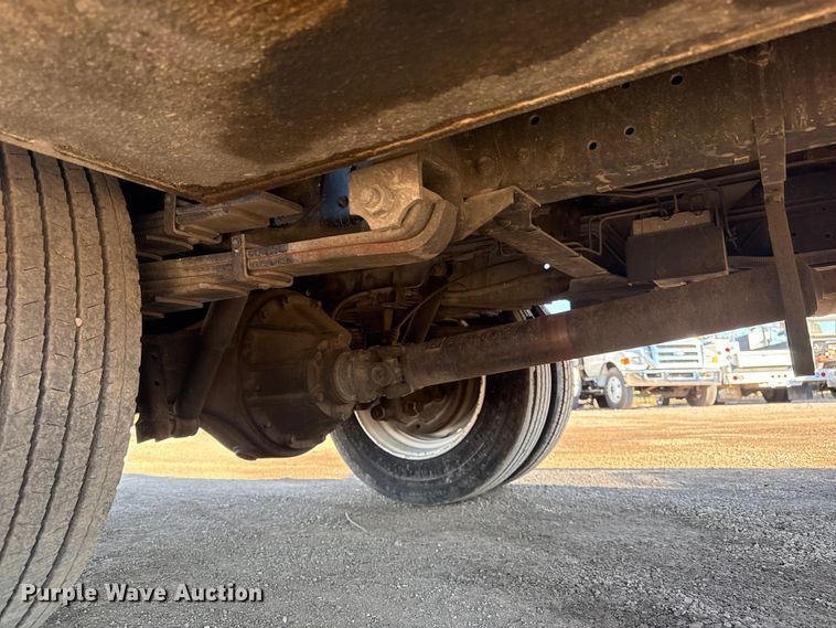 image for item EG2058 2003 Chevrolet W5500 utility / service truck