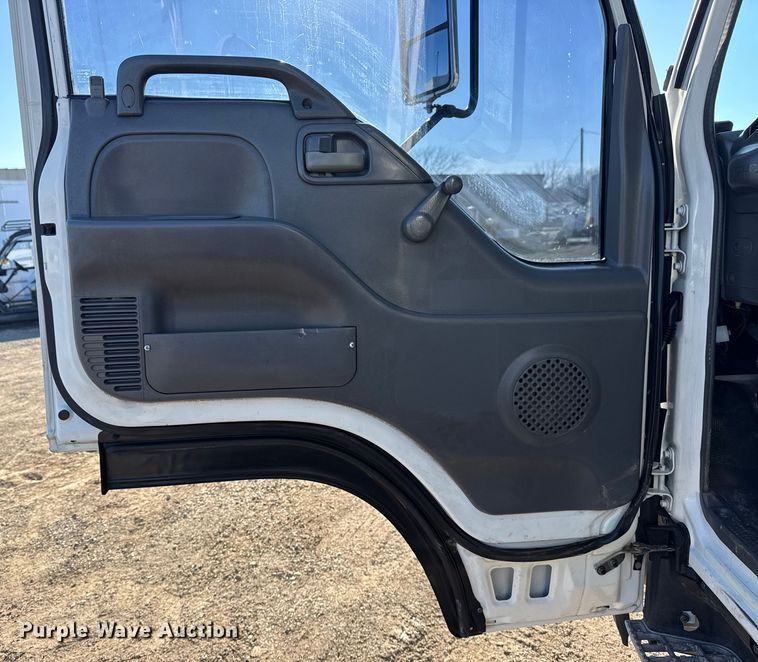 image for item EG2058 2003 Chevrolet W5500 utility / service truck