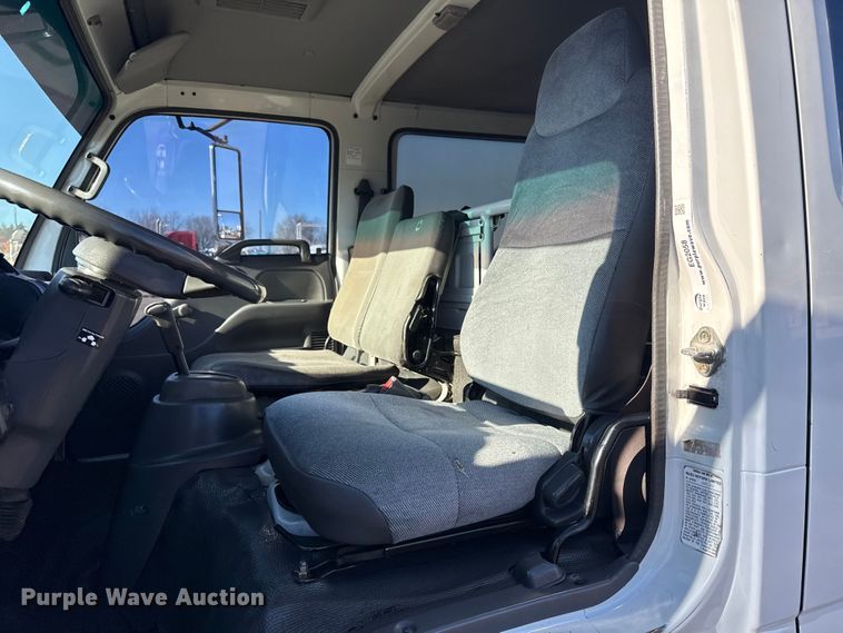 image for item EG2058 2003 Chevrolet W5500 utility / service truck