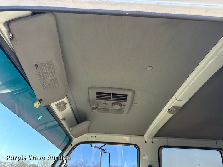 image for item EG2058 2003 Chevrolet W5500 utility / service truck