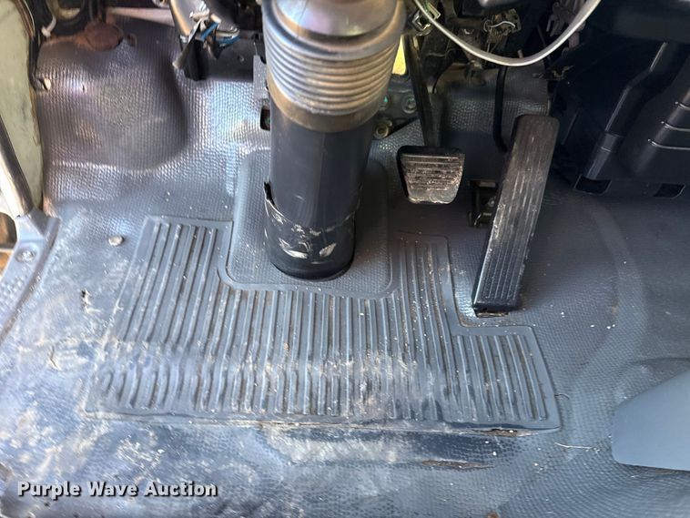 image for item EG2058 2003 Chevrolet W5500 utility / service truck