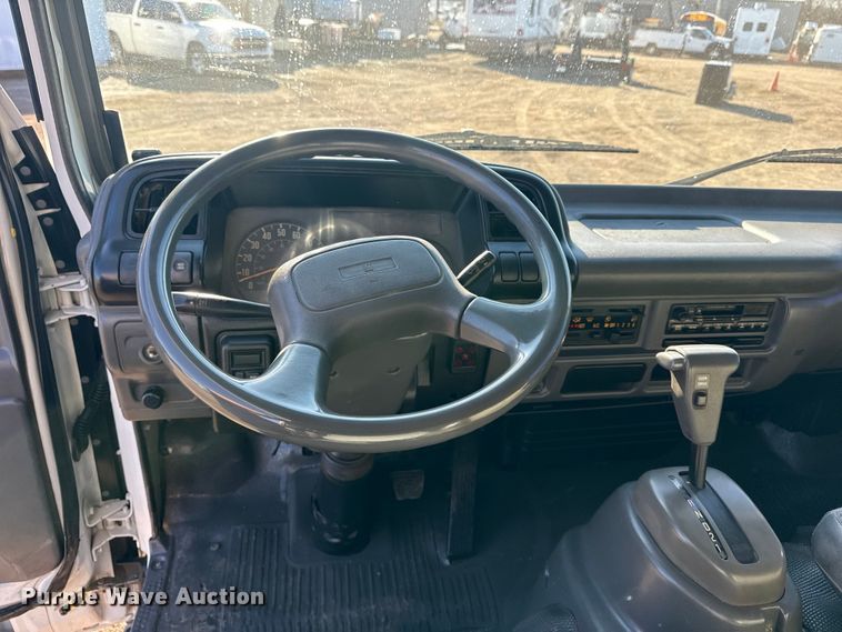 image for item EG2058 2003 Chevrolet W5500 utility / service truck