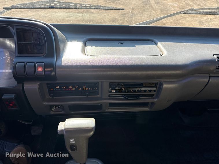 image for item EG2058 2003 Chevrolet W5500 utility / service truck