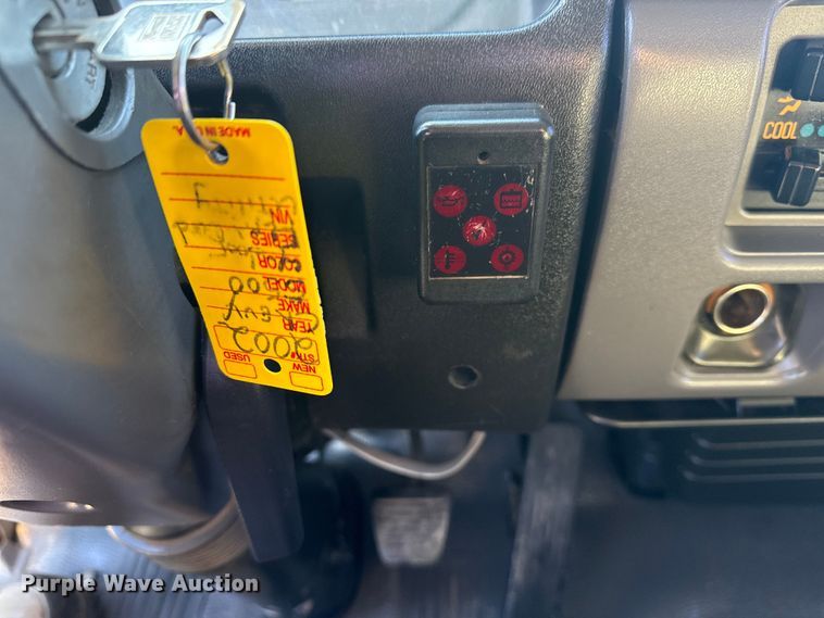 image for item EG2058 2003 Chevrolet W5500 utility / service truck