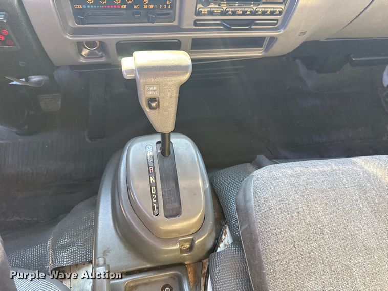 image for item EG2058 2003 Chevrolet W5500 utility / service truck