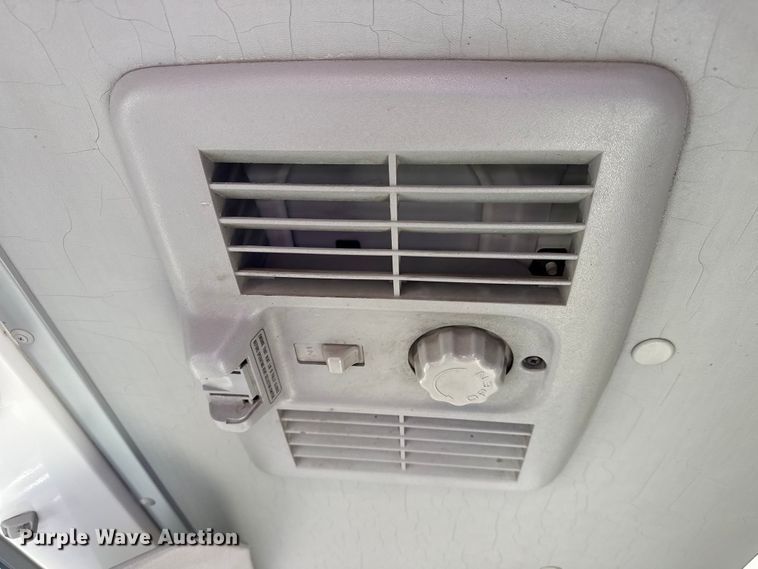 image for item EG2058 2003 Chevrolet W5500 utility / service truck