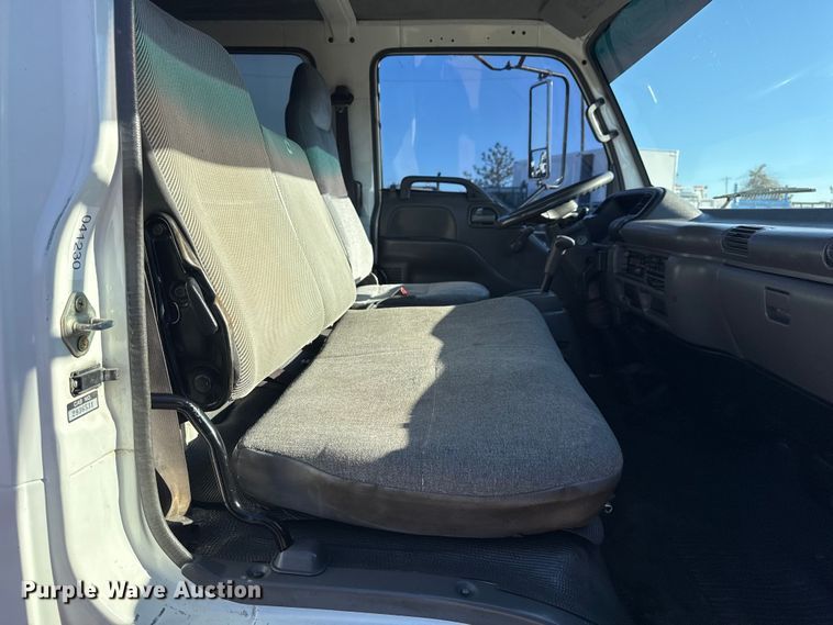 image for item EG2058 2003 Chevrolet W5500 utility / service truck