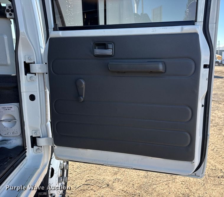 image for item EG2058 2003 Chevrolet W5500 utility / service truck